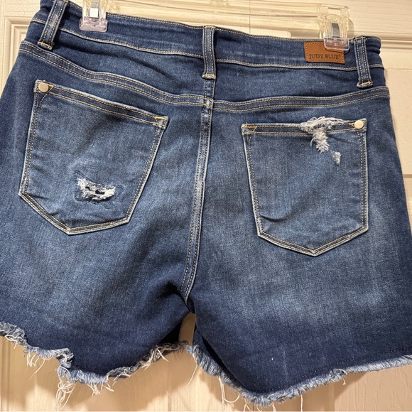 Judy Blue Denim Shorts Medium - Picture 2 of 4